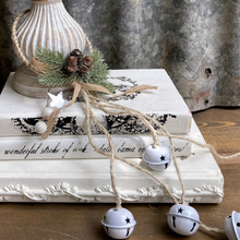 Load image into Gallery viewer, Elegant Wreath with Bells