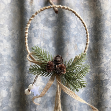 Load image into Gallery viewer, Elegant Wreath with Bells