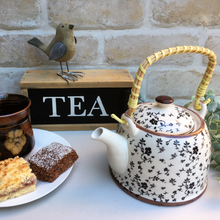 Load image into Gallery viewer, daisy teapot