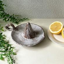 Load image into Gallery viewer, speckled ceramic juice squeezer country style