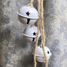 Load image into Gallery viewer, Elegant Wreath with Bells