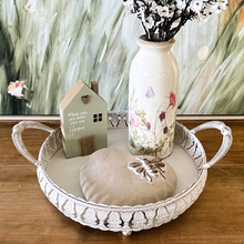 Load image into Gallery viewer, Fable Bee Heart Stone
