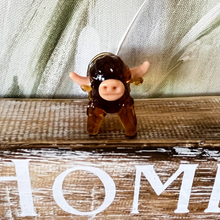 Load image into Gallery viewer, Glass Highland Cow
