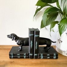 Load image into Gallery viewer, Black Dachshund Bookends
