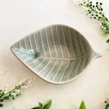 Load image into Gallery viewer, Leaf Teabag Dish
