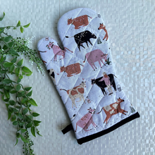 Load image into Gallery viewer, Dairy Cows -  country oven glove set
