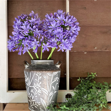 Load image into Gallery viewer, metal vase with a leaf pattern country style
